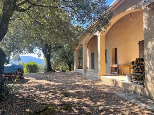 Maison indépendante en forêt Sorbollano gîte à louer Quenza