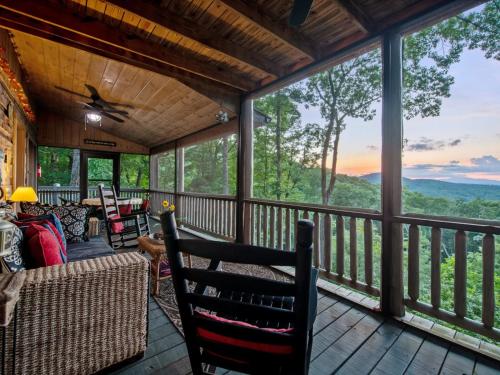 Aska Bliss - Long Range North GA Mountain Views in Blue Ridge, USA