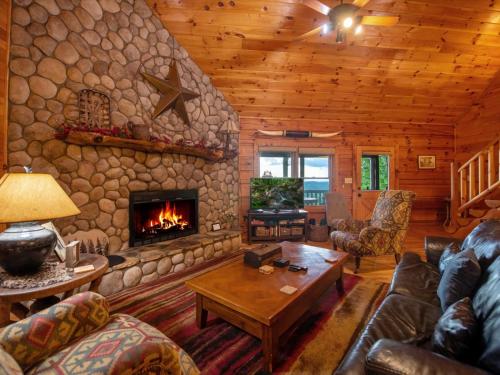 Aska Bliss - Long Range North GA Mountain Views in Blue Ridge, USA