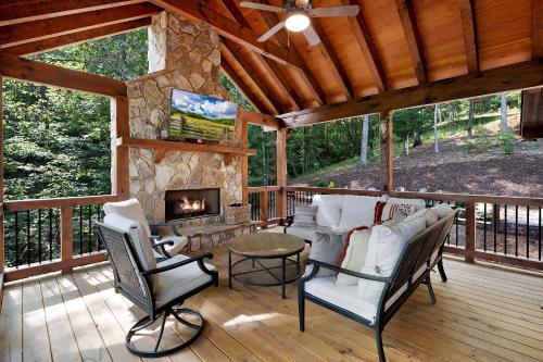 Aska Favor - Mountain Getaway Aska Adventure Area in Cherry Log, USA