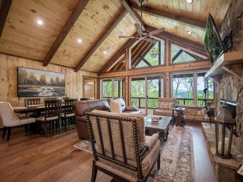 Aska Favor - Mountain Getaway Aska Adventure Area in Cherry Log, USA
