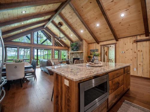 Aska Favor - Mountain Getaway Aska Adventure Area in Cherry Log, USA