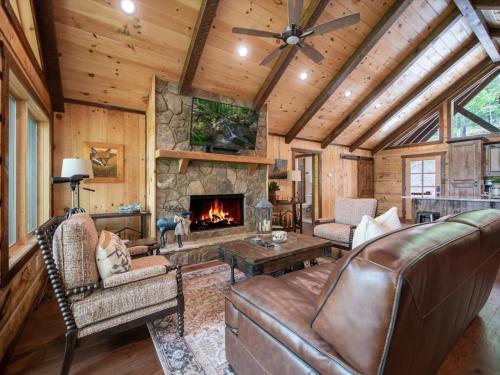 Aska Favor - Mountain Getaway Aska Adventure Area in Cherry Log, USA