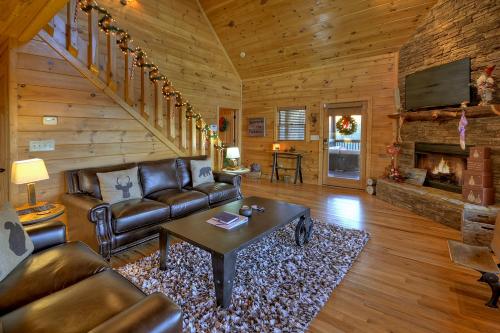 Bearcat Lodge - Endless North GA Mountain Views in Mineral Bluff, USA