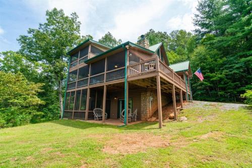 Bearfoot Lodge - Blue Ridge Cabin in Blue Ridge, USA