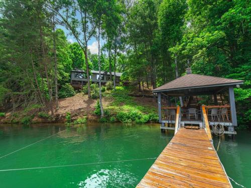 Gleesome Inn - Lakefront home with private dock in Blue Ridge, USA