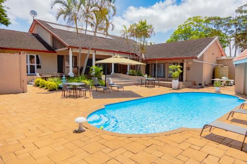 Exterior view, Ulifalodge & functions in Dawncliffe