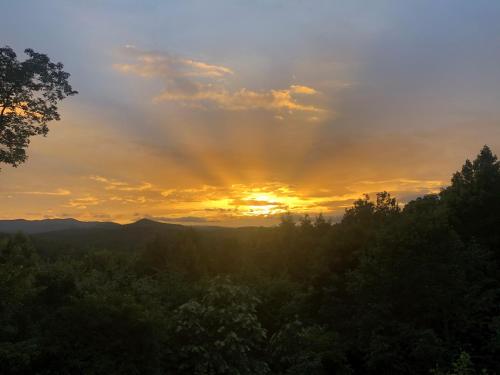 Endless Sunset - Mountain Views and Game Room in Blue Ridge, USA