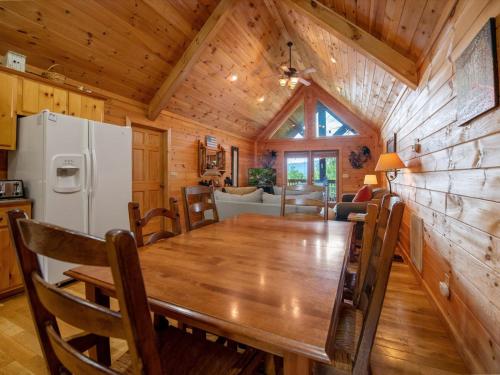 License 2 Chill - Mountain views of GA TN and NC in Mineral Bluff, USA
