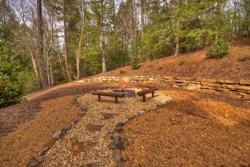 Reel Creek Lodge - Fightingtown Creek Cabin in Blue Ridge, USA