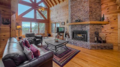 Pinecrest Lodge - Views in Aska Adventure Area in Blue Ridge, USA