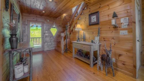 Pinecrest Lodge - Views in Aska Adventure Area in Blue Ridge, USA