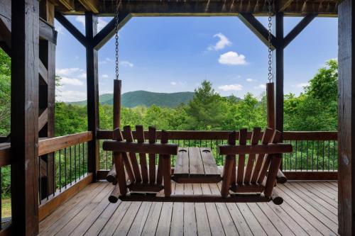 Papa Bears Den - A Cozy Mountain Escape in Mineral Bluff, USA