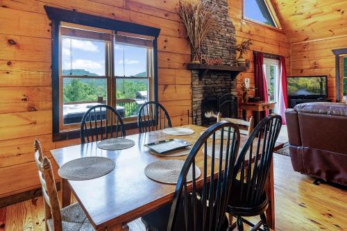 Papa Bears Den - A Cozy Mountain Escape in Mineral Bluff, USA