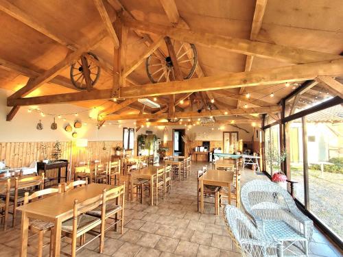 Ресторант, Chalets de l'Oasienne in Lissac-et-Mouret