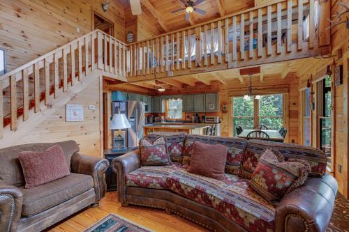 The Stick House - North GA Cabin wHot Tub in Mineral Bluff, USA