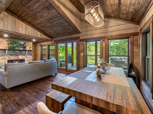 Létesítmények, A Little Stoney River - Ellijay GA - Cartecay River in East Ellijay (GA)