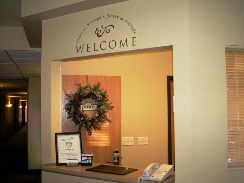 Sandhills Guest House Motel - 로비