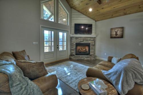 Serenity Now - Game Room and Mountain Views in Cherry Log, USA