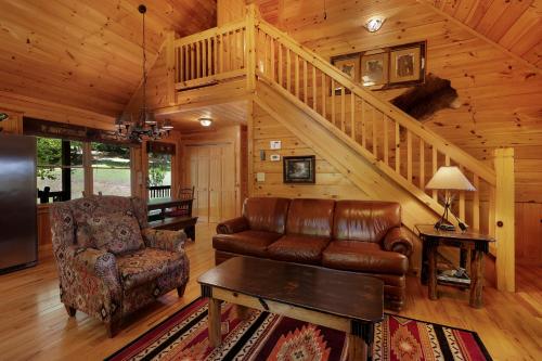 Wise Mountain Hideaway - Pet Friendly Cabin in Morganton, USA