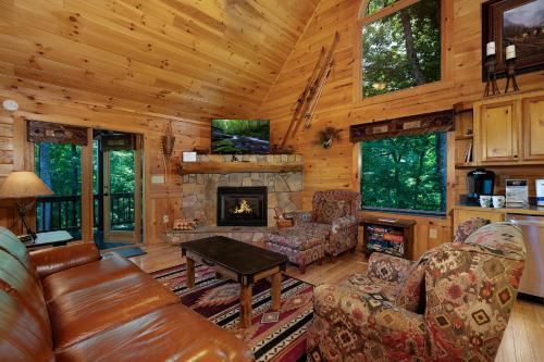 Wise Mountain Hideaway - Pet Friendly Cabin in Morganton, USA