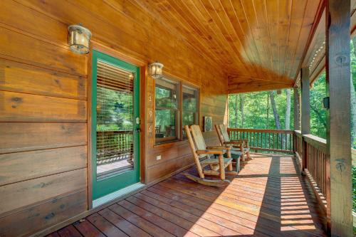Wise Mountain Hideaway - Pet Friendly Cabin in Morganton, USA