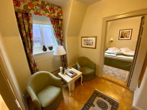 Standard Double or Twin Room image 4