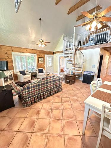 Sunset Cove Cabin in Lake Murray Shores, USA
