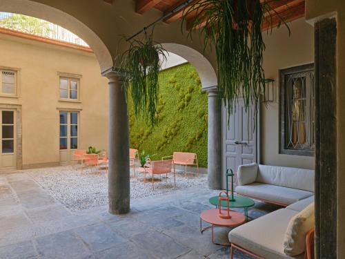 REGO APARTMENTS - Boutique Aparthotel & Serenity Spa with some off-site apartments in the Heart of Bergamo City Center, Bergamo