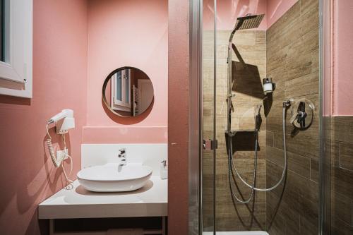 TORTE & LINI – Bologna, KY