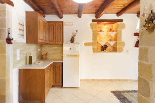 Tzitzifes Stone Mansion in Fres