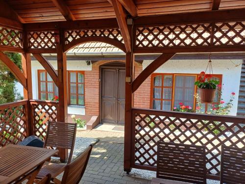 Exterior view, Eszter Vendeghaz in Tiszafured