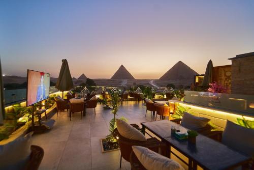 Restaurace, PANORAMA view pyramids in Gíza