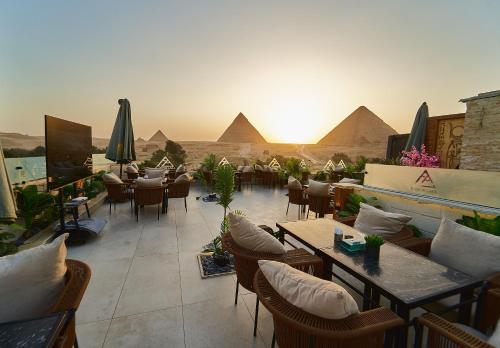 Restaurace, PANORAMA view pyramids in Gíza