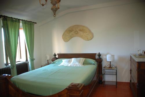 1 queen bed, 1 twin bed