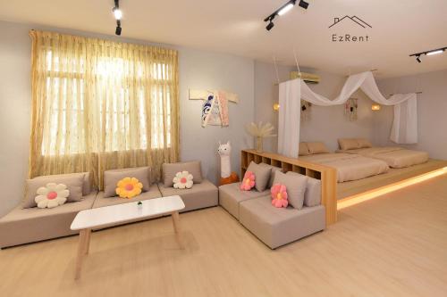 Bed, Cozy Muji Studio near Lake Garden Zoo with Free Netflix WiFi in Taiping