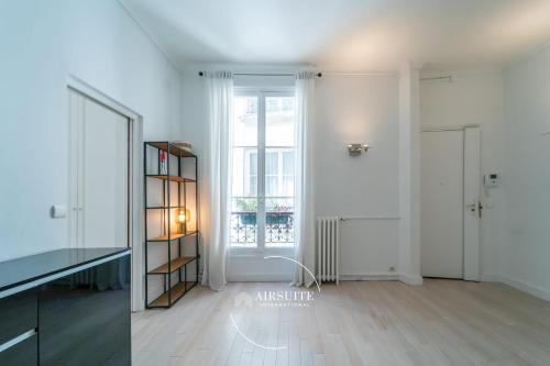 Luxury Cardinet 2BR by Airsuite - image 13
