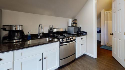 The Carriage House by Saratoga Stays in Saratoga Springs, USA