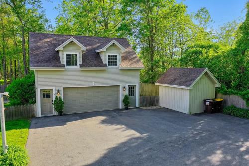 The Carriage House by Saratoga Stays in Saratoga Springs, USA
