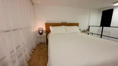 CityWalk Cottage With Two Beds and Courtyard - image 4