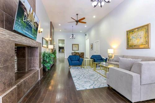 Carondelet Street Spacious Condos close to French Quarter