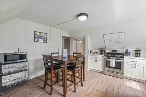 The Equestrian by Saratoga Stays - Private Balcony in Saratoga Springs, USA
