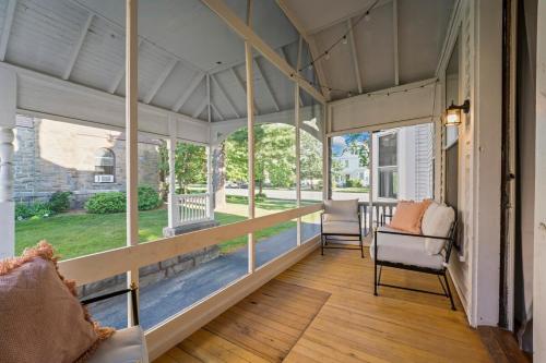 Racetrack Getaway by Saratoga Stays in Saratoga Springs, USA