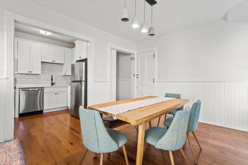 Racetrack Getaway by Saratoga Stays in Saratoga Springs, USA