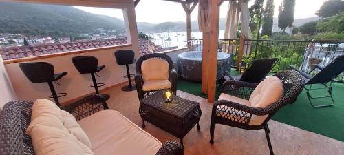 Panoramic view with jacuzzi, Vis (photo 6)
