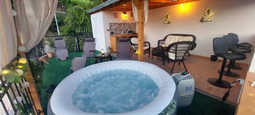 Panoramic view with jacuzzi, Vis (photo 5)