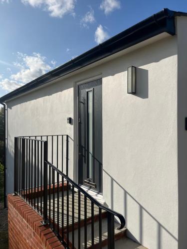 Studio apartment in Harefield - image 14