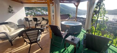 Panoramic view with jacuzzi, Vis (photo 8)
