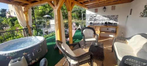 Panoramic view with jacuzzi, Vis (photo 10)