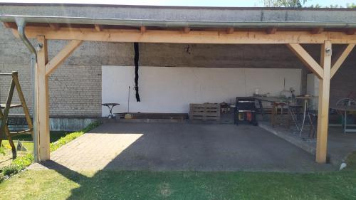 Gästehaus mit 3 separaten Schlafbereichen, Terrasse und Carport (Gastehaus mit 3 separaten Schlafbereichen, Terrasse und Carport) in Velten